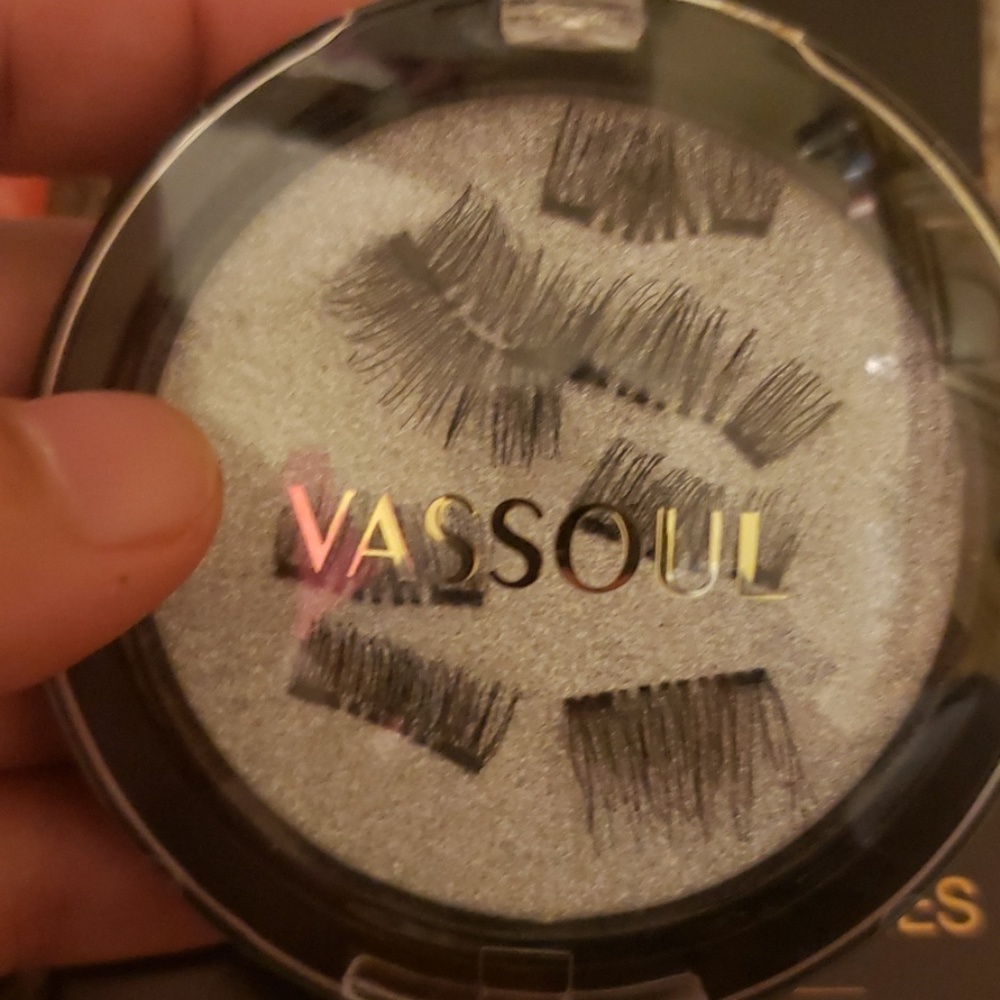 Cosmetic - Picture 4 of 4